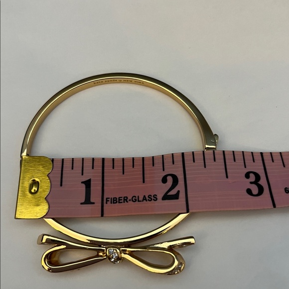 GUC Kate Spade New York Love Notes Pave Bow Gold Tone Hinged Bangle Bracelet - Picture 7 of 8